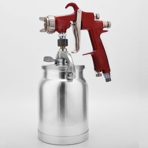 La pistola a spruzzo produce una pellicola di vernice un po' più spessa